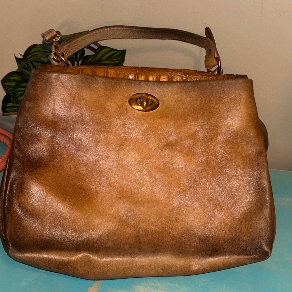 Elegant Brown Leather Handbag